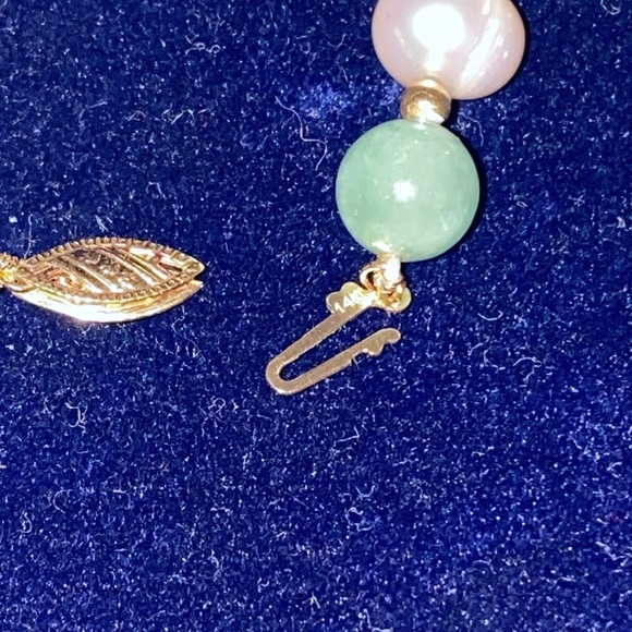 Pearl Necklace with 14K Gold Elegant and Class in one - Picture 9 of 17